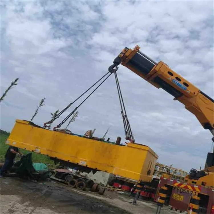 德保吊车吊集装箱需要多少钱